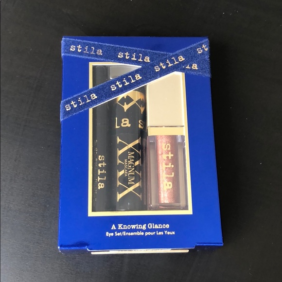 *SOLD*Stila A Knowing Glance - Picture 1 of 2